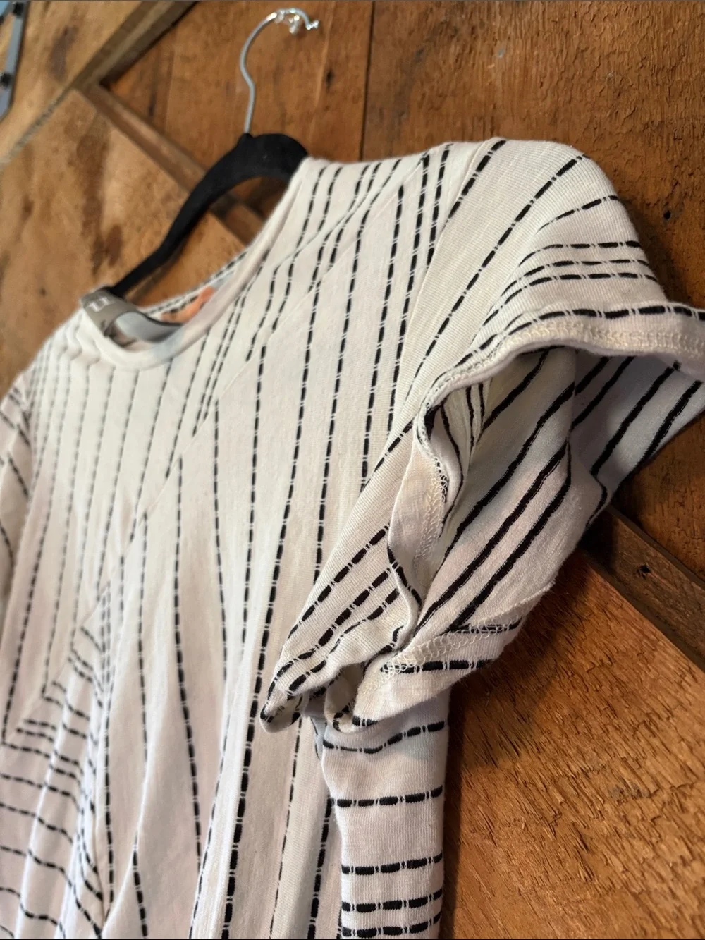 Dolan Left Coast Collection White Black Dotted Stripe Tee Shirt Womens Medium